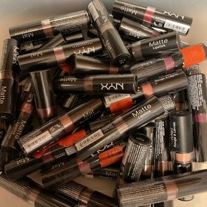 50 Pieces NYX Matte Lipstick Collection - Bold Shades